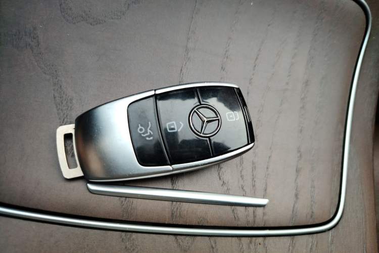 Used Mercedes-Benz E-Class New Energy 2021 E 350 e L Plug-in Hybrid Sedan Vehicle Key