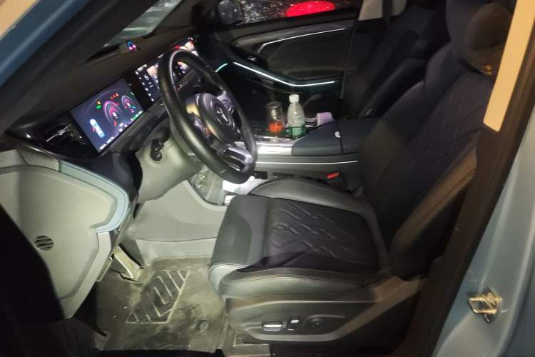 Used VOYAH FREE 2023 Four-Wheel Drive Extended-Range Model with Ultra-Long Range Left Front Seat