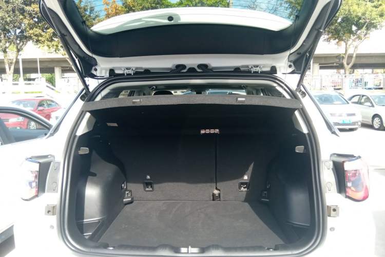 Used Jeep Compass 2017 200T Automatic Family Edition Trunk