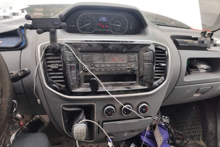 Used SAIC MAXUS Xintu V80 2019 2.5T Classic Model 6-Speed Manual Aotong Long Wheelbase Mid-Height 7-Seater