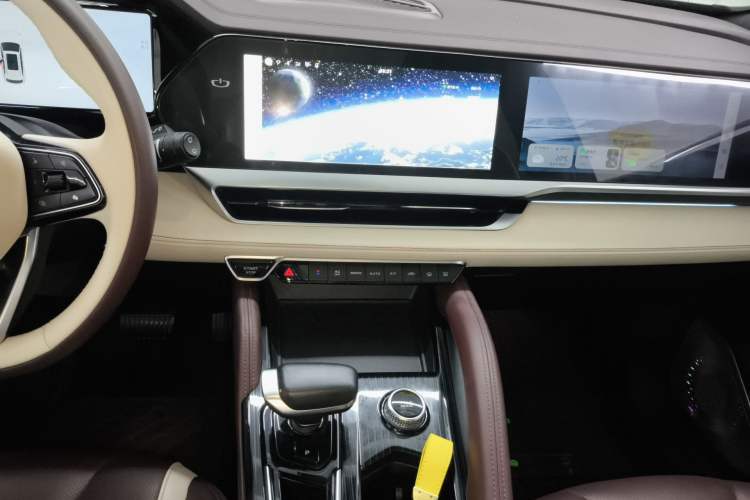 Used Geely Auto Monjaro L 2021 2.0TD DCT EVO Two-Wheel Drive Prestige Version Audio And AC Panel