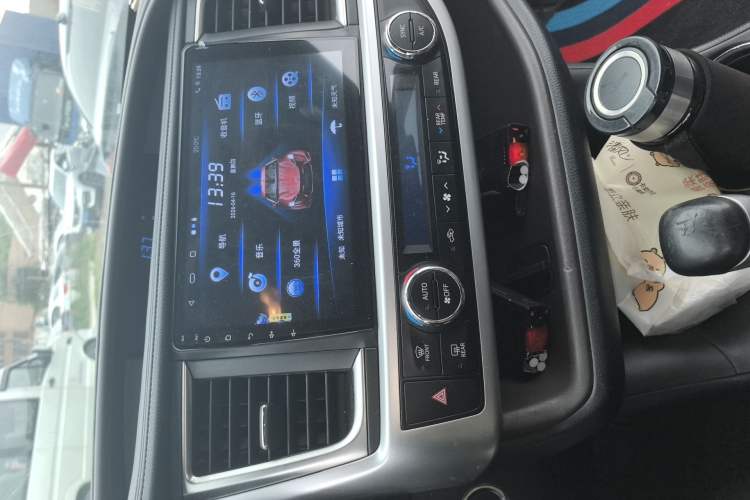 Used Toyota Highlander 2018 2.0T Four-Wheel Drive Luxury Edition 7 Seats China V Emission Standard Audio And AC Panel