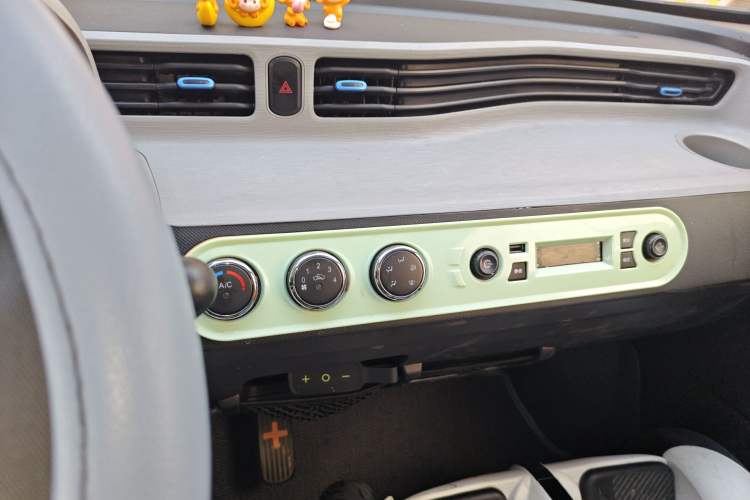 Used Wuling Hongguang MINIEV 2020 Enjoyment Model Lithium Iron Phosphate Audio And AC Panel