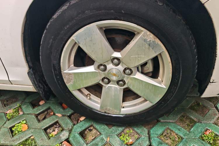 Used Chevrolet Malibu 2014 2.0L Automatic Comfort Edition Right Front Wheel Hub