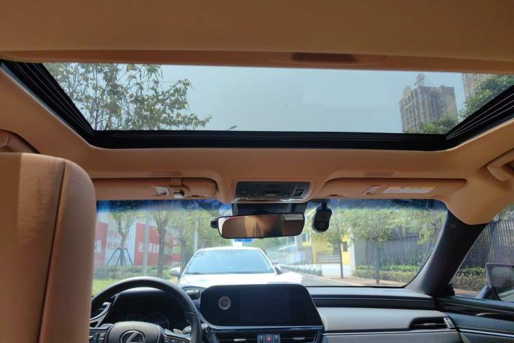 Used Lexus ES 2022 300h Deluxe Edition