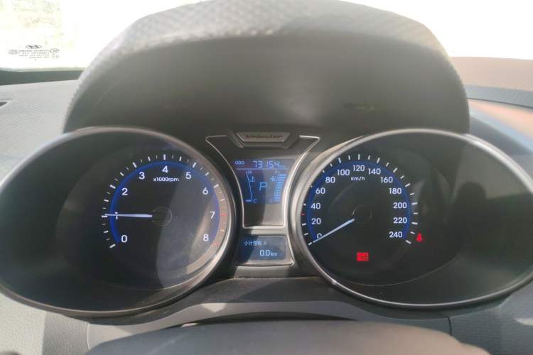 Used Hyundai Veloster 2012 1.6T Automatic Luxury Edition Odometer Close Up