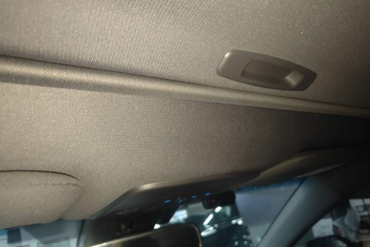 Used Toyota Avalon 2019 Dual-Engine 2.5L Luxury Edition China VI Standard