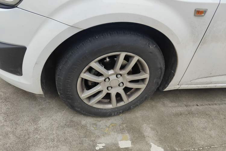 Used Chevrolet Aveo Sonic 2011 Sedan 1.4L MT SL Left Front Wheel Hub