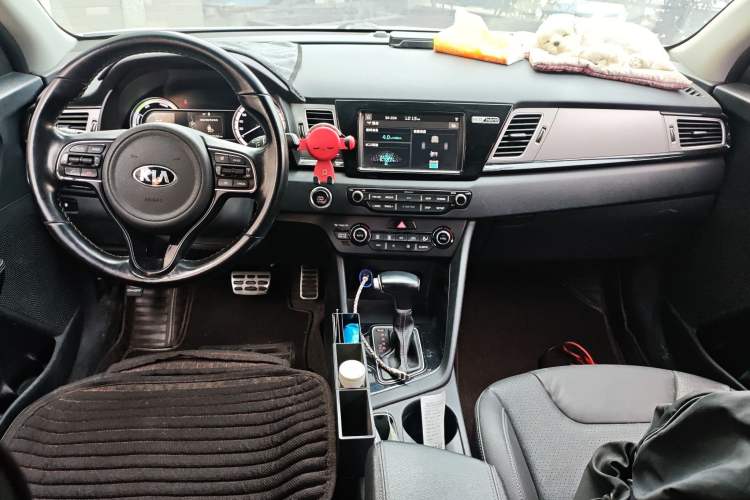 Used Kia Niro 2017 1.6L Luxury Edition Center Console