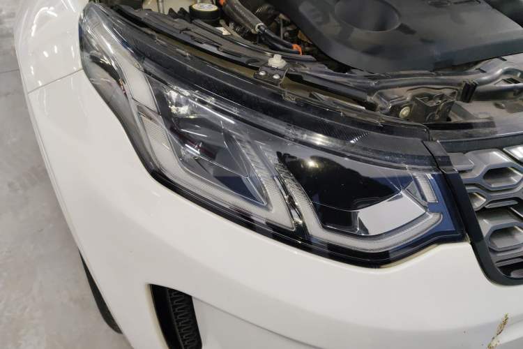 Used Land Rover Discovery Sport New Energy 2022 P300e Performance Tech Edition Right Front Headlight