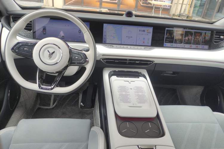 Used VOYAH FREE 2025 318 318 km Rear-Drive Touring Edition Center Console