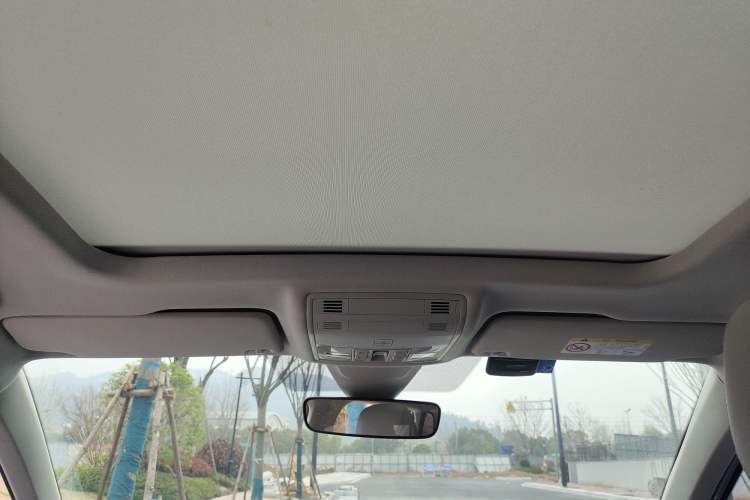 Used Volkswagen Tharu 2024 300TSI Two-Wheel-Drive Moonlight Edition Headliner