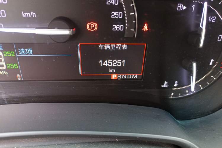 Used Cadillac XTS 2018 28T Elite Edition Odometer Close Up