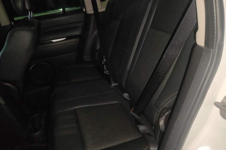 Used Jeep Compass 2013 2.4L four-wheel-drive sport version