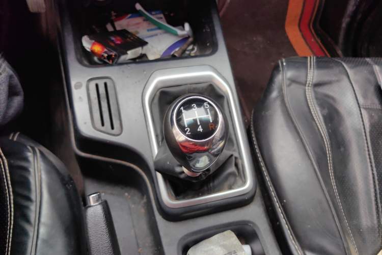 Used JMC Baodian 2022 2.5T Diesel Two-Wheel-Drive Comfort Edition Standard Wheelbase JX4D25A6L
