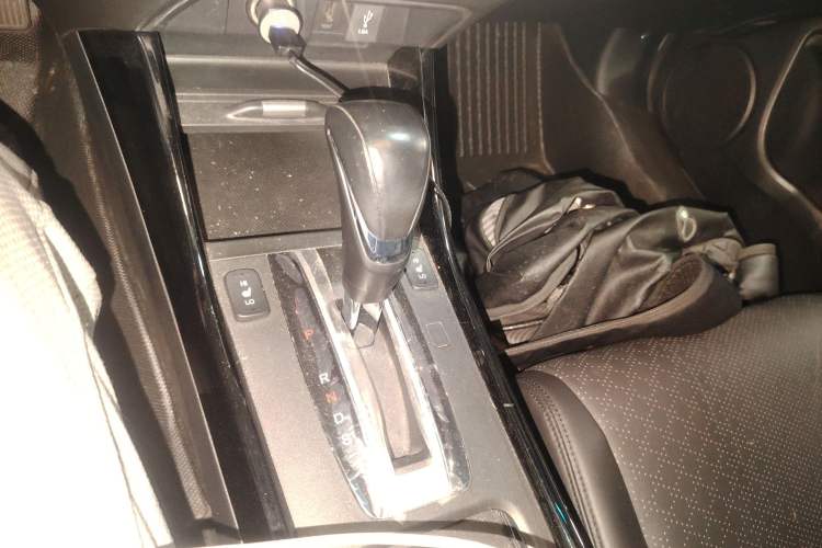 Used Honda Jade 2017 210 TURBO CVT Luxury Edition 5 Seats Gear Lever