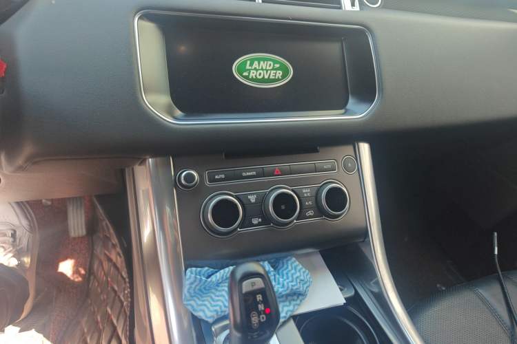 Used Land Rover Range Sport 2017 3.0 SC V6 SE Audio And AC Panel
