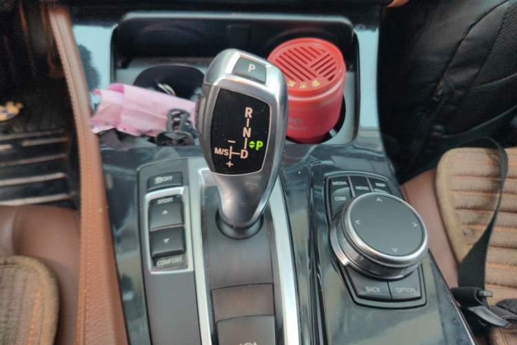 Used BMW 5 Series 2014 520Li Elegant Model
