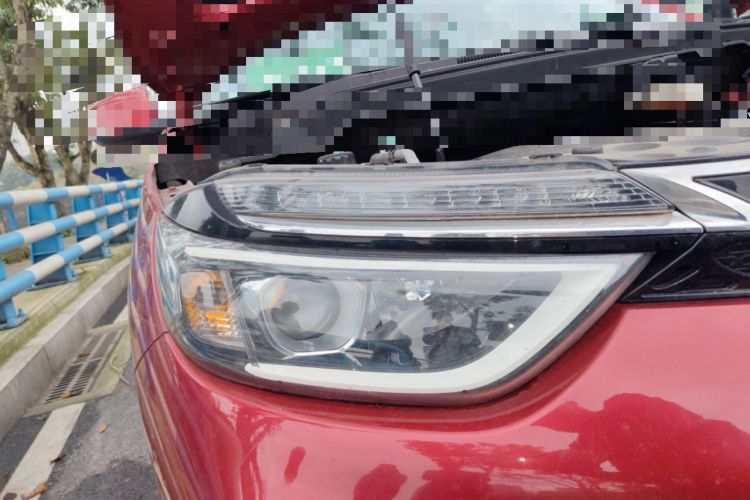 Used Dongfeng Aeolus AX4 2018 1.6L DCT Trendy & Stylish Model with Sunroof Right Front Headlight