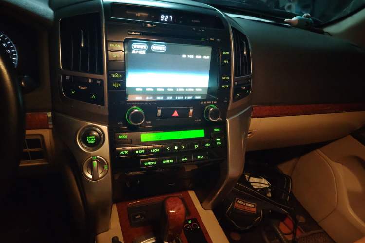 Used Toyota Land Cruiser 2012 4.0L Automatic VX
