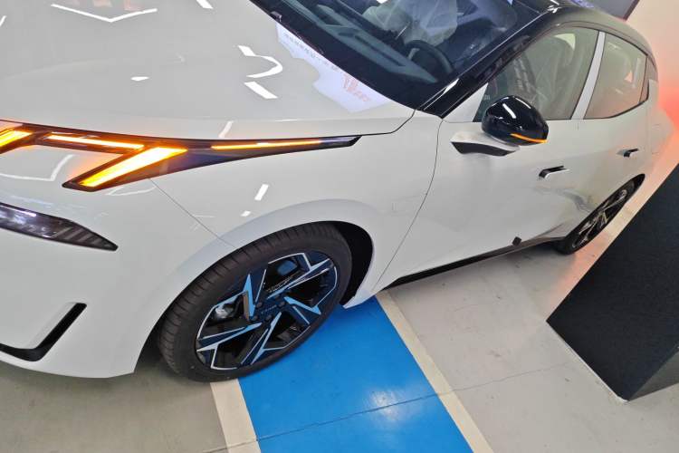 Used Lynk & Co 07 2024 EM-P 126 Long-Range Halo