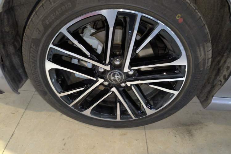 Used Toyota Camry 2026 Model Dual-Engine 2.0HSE Sport Lite Edition
