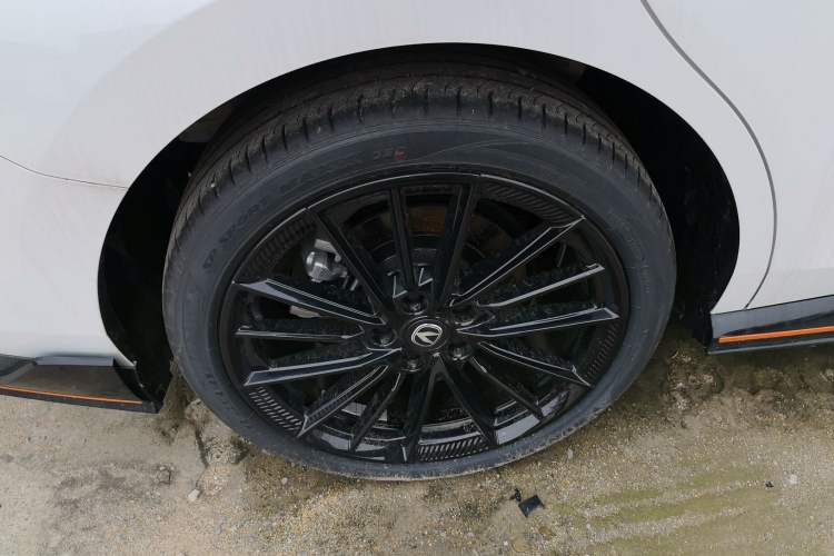 Used CHANGAN UNI-V 2024 2.0T High-Performance Version Right Rear Wheel Hub