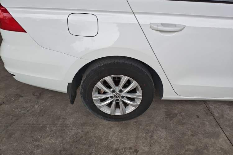 Used Volkswagen Bora 2016 1.6L Automatic Fashion Model Right Rear Wheel Hub