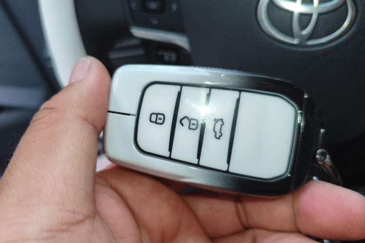 Used Toyota Camry 2026 Model Dual-Engine 2.5HXS Sport Plus Edition Vehicle Key