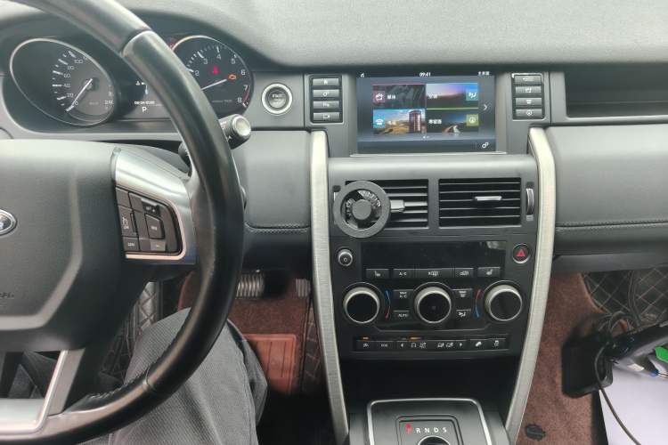 Used Land Rover Discovery Sport 2016 2.0T HSE Audio And AC Panel