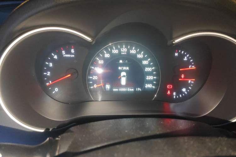 Used Kia Sorento 2013 2.2T 5-Seater Diesel Luxury Edition Odometer Close Up