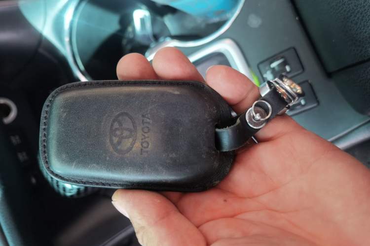 Used Toyota Highlander 2018 2.0T Four-Wheel Drive Luxury Edition 7 Seats China V Emission Standard Vehicle Key