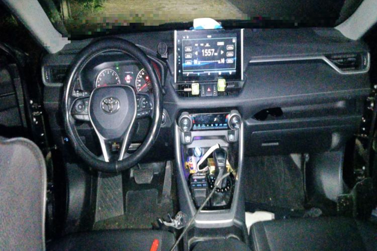 Used Toyota Wildlander 2022 2.0L CVT Two-Wheel Drive Luxury PLUS Edition Center Console