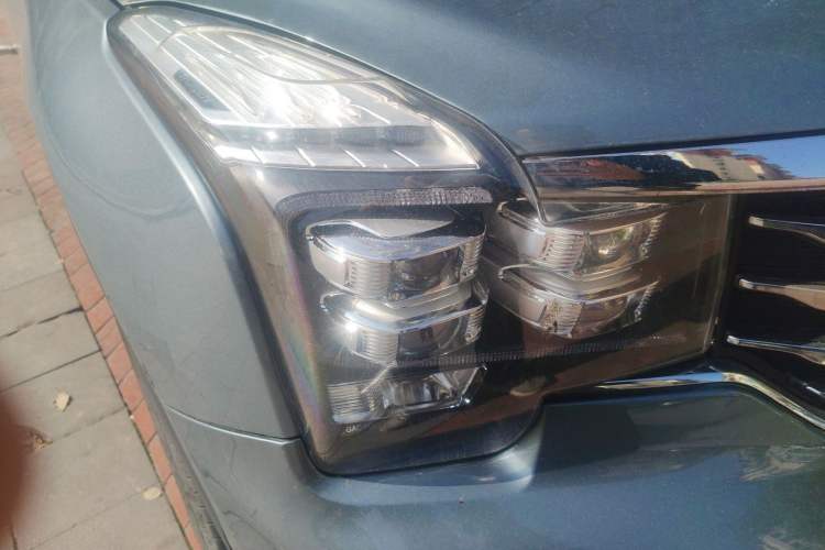 Used GAC Trumpchi GS8 2017 320T Two-Wheel Drive Luxury Smart Connectivity Version (7 Seats) Right Front Headlight