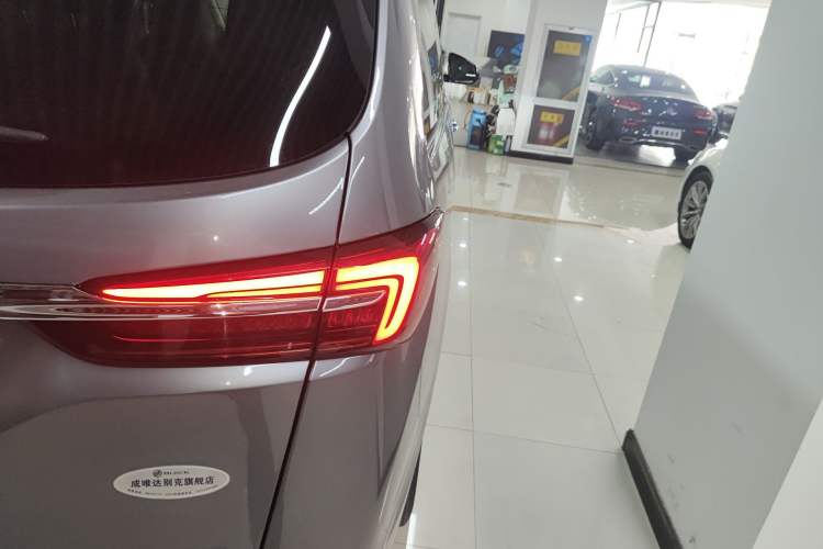 Used Buick GL8 2021 Land Cruiser Executive Class 652T Luxury Model