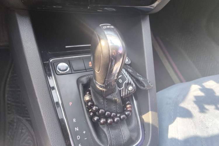 Used Volkswagen Sagitar 2018 280TSI DSG Comfort Model Gear Lever