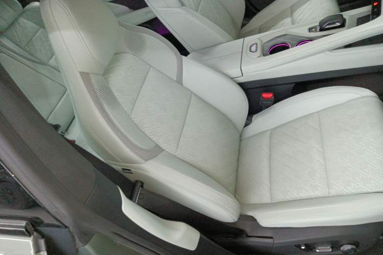 Used Zeekr 001 2025 WE Edition 95 kWh All-Wheel Drive Right Front Seat