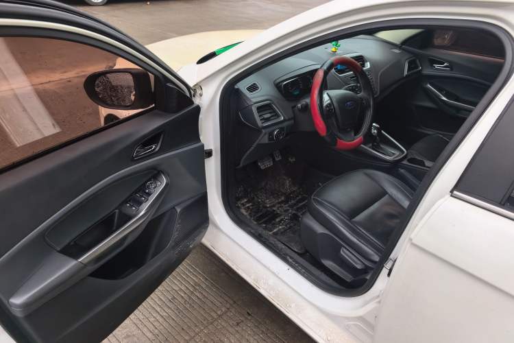 Used Ford Escort 2015 1.5L Automatic Fashion Model