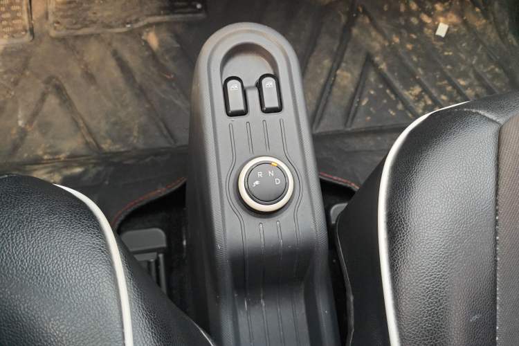 Used Wuling Hongguang MINIEV 2021 Macaron Sandwich Model 120 km Lithium Iron Phosphate