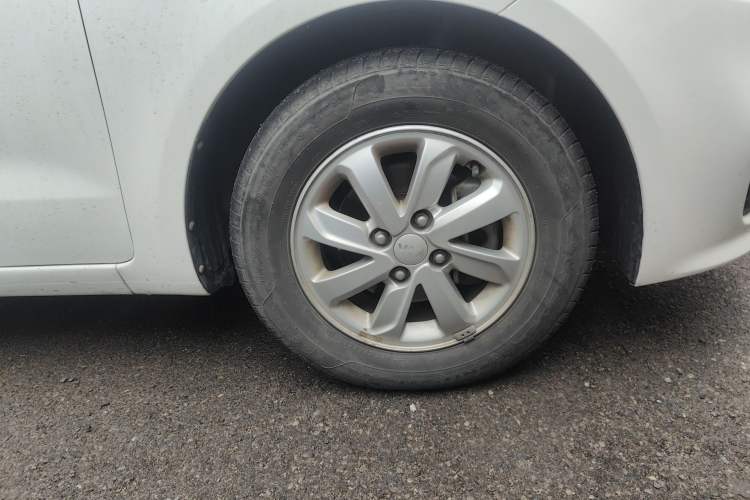 Used Kia K2 2015 Sedan 1.4L MT GLS Right Front Wheel Hub