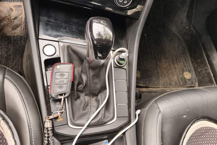 Used Volkswagen Sagitar 2022 280TSI DSG Excellence Edition Gear Lever