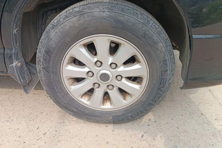 Used Jinbei Grace 2015 2.0L Classic Edition Standard Model Short Wheelbase 7 Seats Right Front Wheel Hub