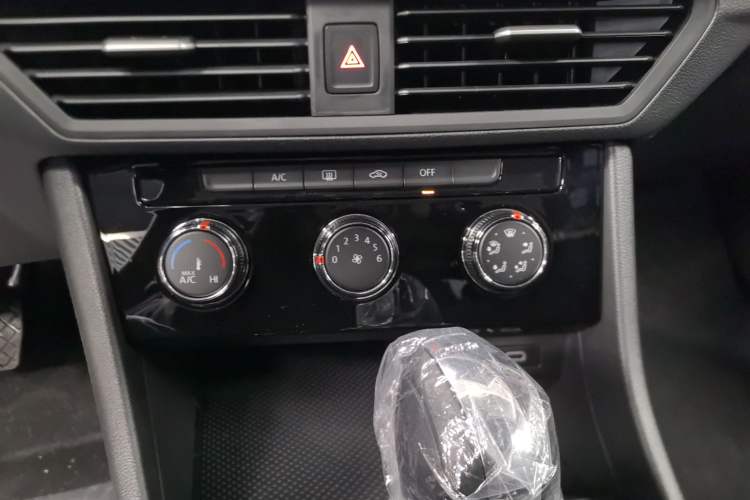 Used Volkswagen Bora 2026 200TSI DSG Yuexing Navigation Edition Audio And AC Panel