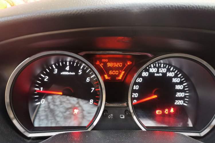 Used Nissan Livina 2013 1.6XE Manual Comfort Edition
