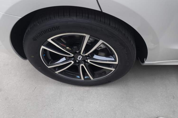 Used Hima AITO M5 2025 Extended-Range Ultra Rear-Wheel-Drive Version Right Rear Wheel Hub