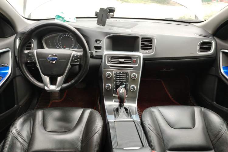 Used Volvo S60 New Energy 2015 S60L E-Drive Hybrid T6 Smart Drive Edition Center Console