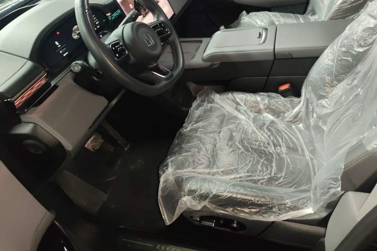 Used Zeekr 7X 2025 100 kWh Long-Range Rear-Wheel Drive with Intelligent Driving Features