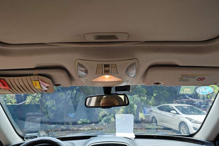 Used GAC Trumpchi GS5 Super 2015 2.0L Automatic Two-Wheel Drive Elite Edition Headliner