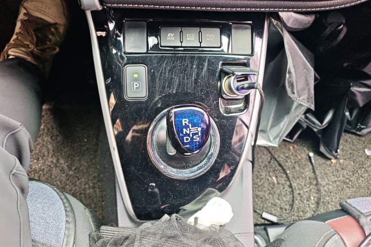 Used Toyota Corolla 2018 Dual-Engine 1.8L E-CVT Smart Edition