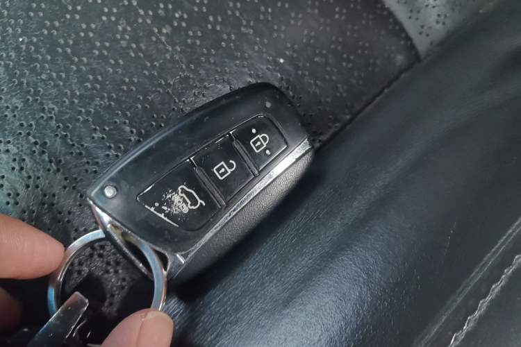 Used Hyundai Santa Fe 2013 Revised Version 2.4L Automatic All-Wheel Drive Smart Type Vehicle Key